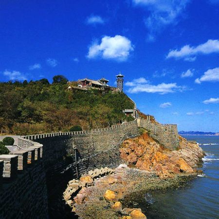 青島有哪些風(fēng)景名勝?。?></a></p>

<p>游覽景點(diǎn)：韓國(guó)餐館、店鋪、韓國(guó)美食一條街（漳州二路書(shū)城對(duì)面）、韓國(guó)商貿(mào)城、韓國(guó)在青家庭。（用時(shí)：自己把握）</p>
<p><a href=